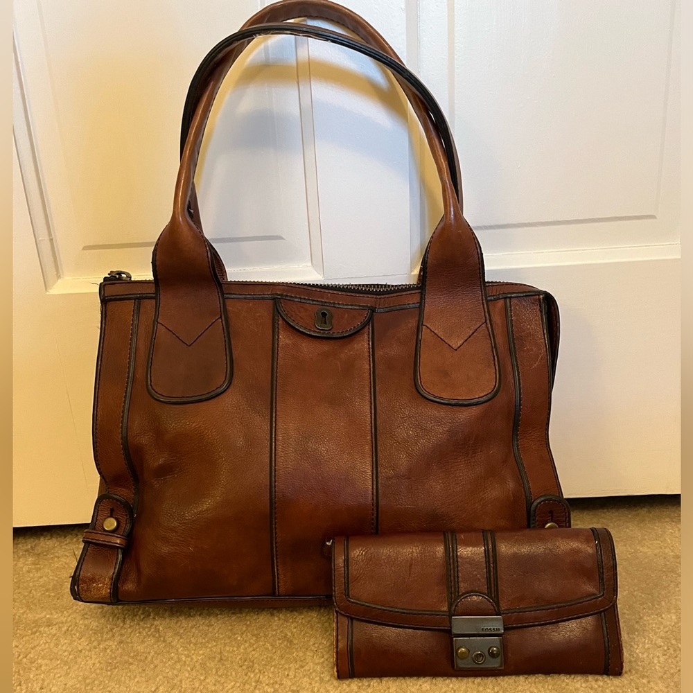 Fossil Vintage Reissue Leather Satchel and matching wallet + dust cover.